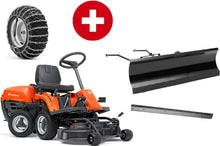Laden Sie das Bild in den Galerie-Viewer, Husqvarna Frontmäher R 112C mit Mähdeck Combi 85 – Winterpaket mit Schneeschild, Gummileiste und Schneeketten – Modell 2023