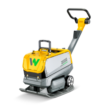 Laden Sie das Bild in den Galerie-Viewer, WACKER NEUSON APU 3050e – Akku Rüttelplatte reversierbar mit 212 kg