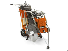 Laden Sie das Bild in den Galerie-Viewer, HUSQVARNA FS 524 benzinbetriebener Fugenschneider Ø 600 mm