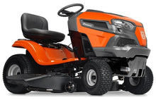Laden Sie das Bild in den Galerie-Viewer, Husqvarna Rasentraktor TS 142T – Modell 2022