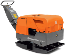 Laden Sie das Bild in den Galerie-Viewer, HUSQVARNA LH 700 – Rüttelplatte vollhydraulisch mit 780 kg