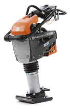 Laden Sie das Bild in den Galerie-Viewer, HUSQVARNA LT 5005 – Rüttelstampfer mit 61-62 kg