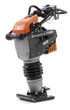 Laden Sie das Bild in den Galerie-Viewer, HUSQVARNA LT 6005 – Rüttelstampfer mit 68-69 kg