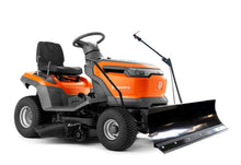 Laden Sie das Bild in den Galerie-Viewer, Husqvarna TS 112 inkl. Winterpaket 110 mit Grasfangbox 210l – TS 112